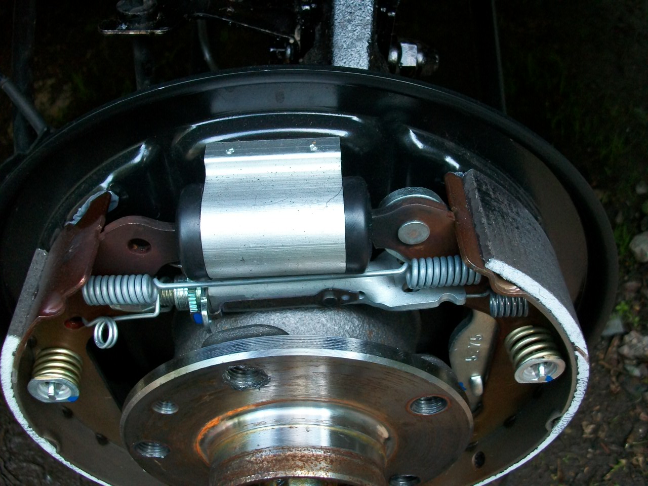 Замена колодок тормозных механизмов передних колес Renault Duster